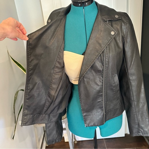 Universal Thread faux leather jacket size small - Picture 12 of 16